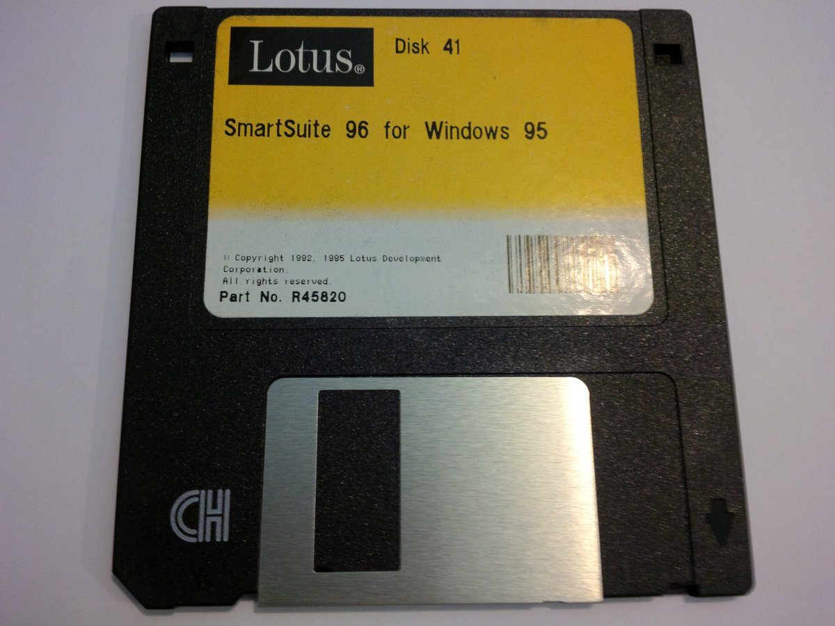 DSchaffer's tweet image. Home office cleanup (overdue). Tossed everything #Netware. Also Lotus #SmartSuite 96 on 41 1.2MB diskettes.
