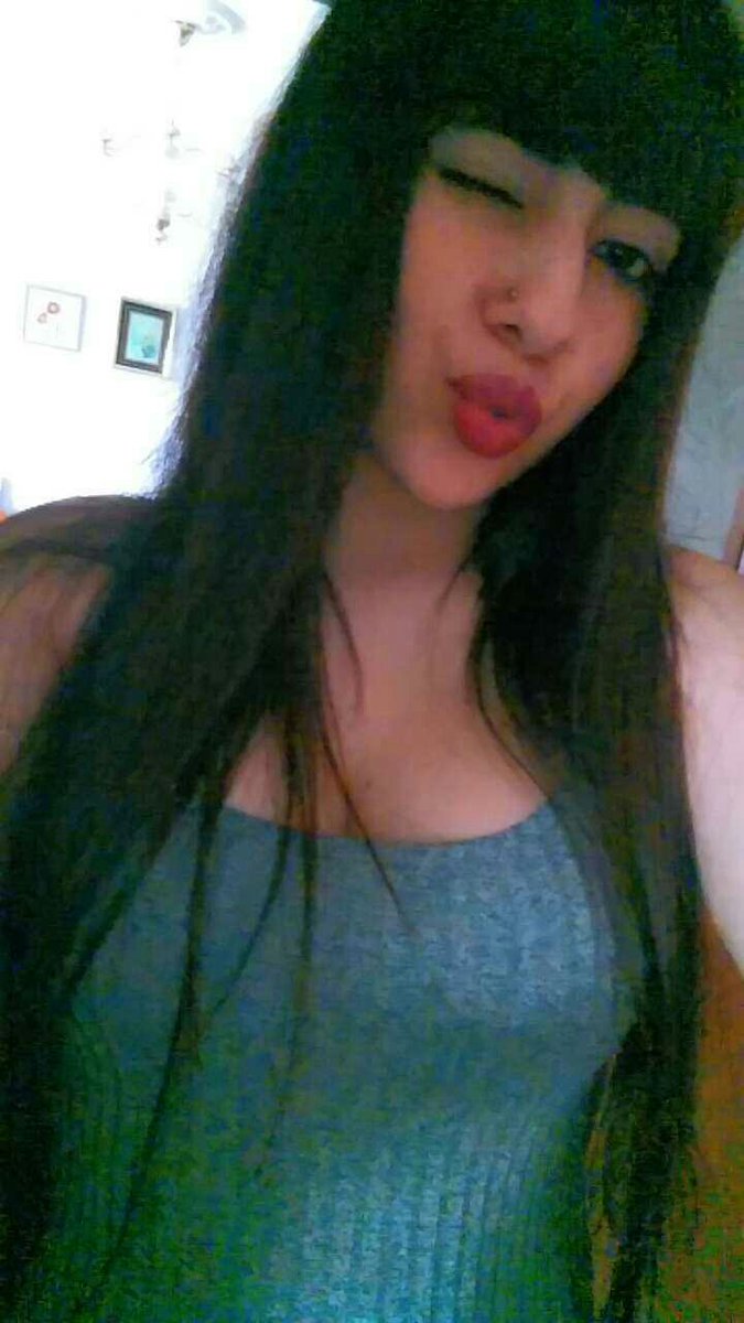 eemmaabc's tweet photo. Casi nunca salgo haciendo el subnormal en fotos, pero cuando lo hago salgo bien y to JAJAJAJAJ https://t.co/FphmBelQnO