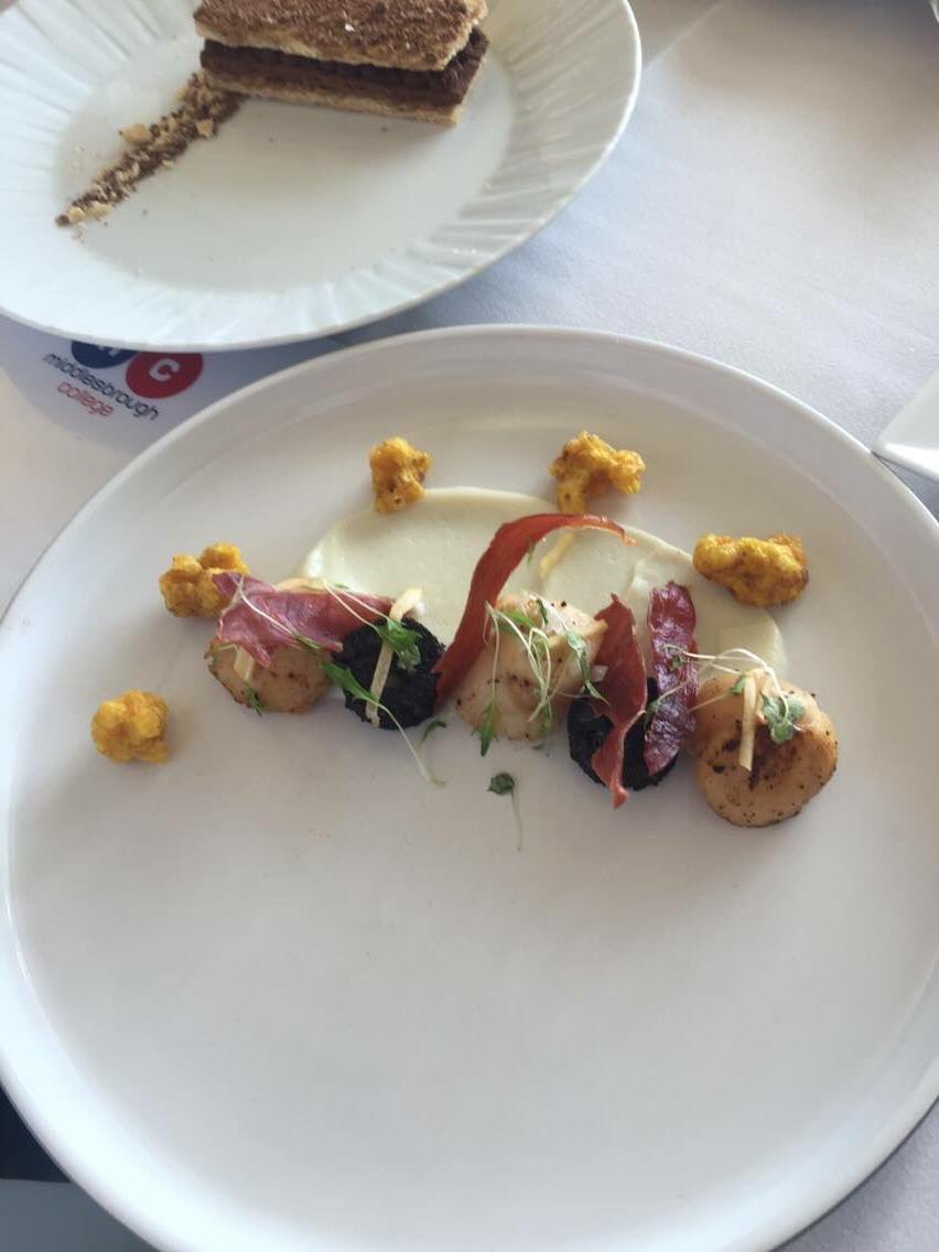 Lukee2708's tweet photo. My dish at the necta competition, Pan fried scollops  with a collie-flower purée and black pudding @NectaChef https://t.co/sXRfwV0Txd