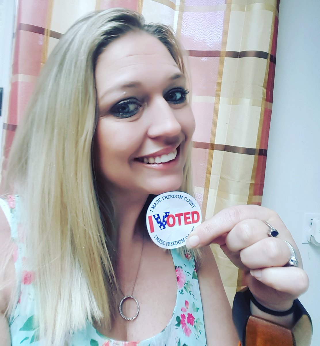 Randimichelle30's tweet photo. #Ivoted #FeelTheBern #imadefreedomcount https://t.co/DgS8rO1RgV