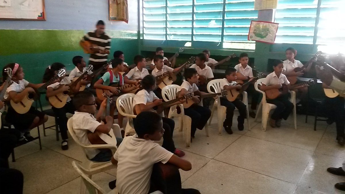 nucleosombrero's tweet photo. Modulo JJ Tovar.. preparados para mañana.cam-bur pinton suena en la escuela. @antoly11 @SistemaGuarico https://t.co/hRjDSudntx