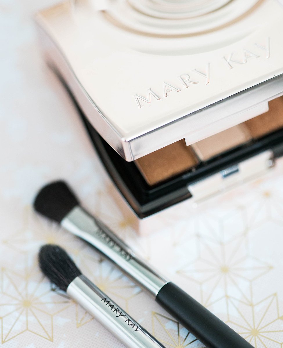 Our Limited-Edition† #MaryKay Rose Gold Compact Mini makes a gorgeous gift for a bride-to-be!bit.ly/1YAoY5D