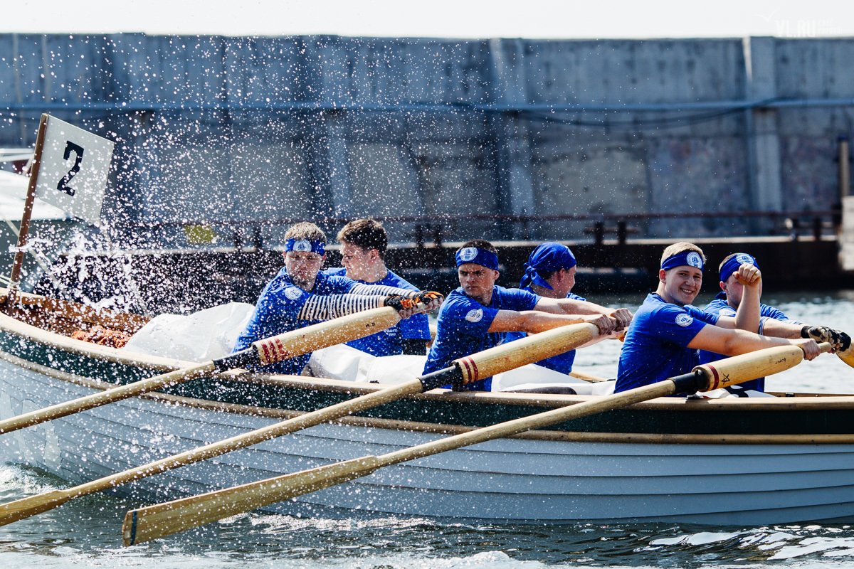 The rowing-sailing regatta started in Vladivostok