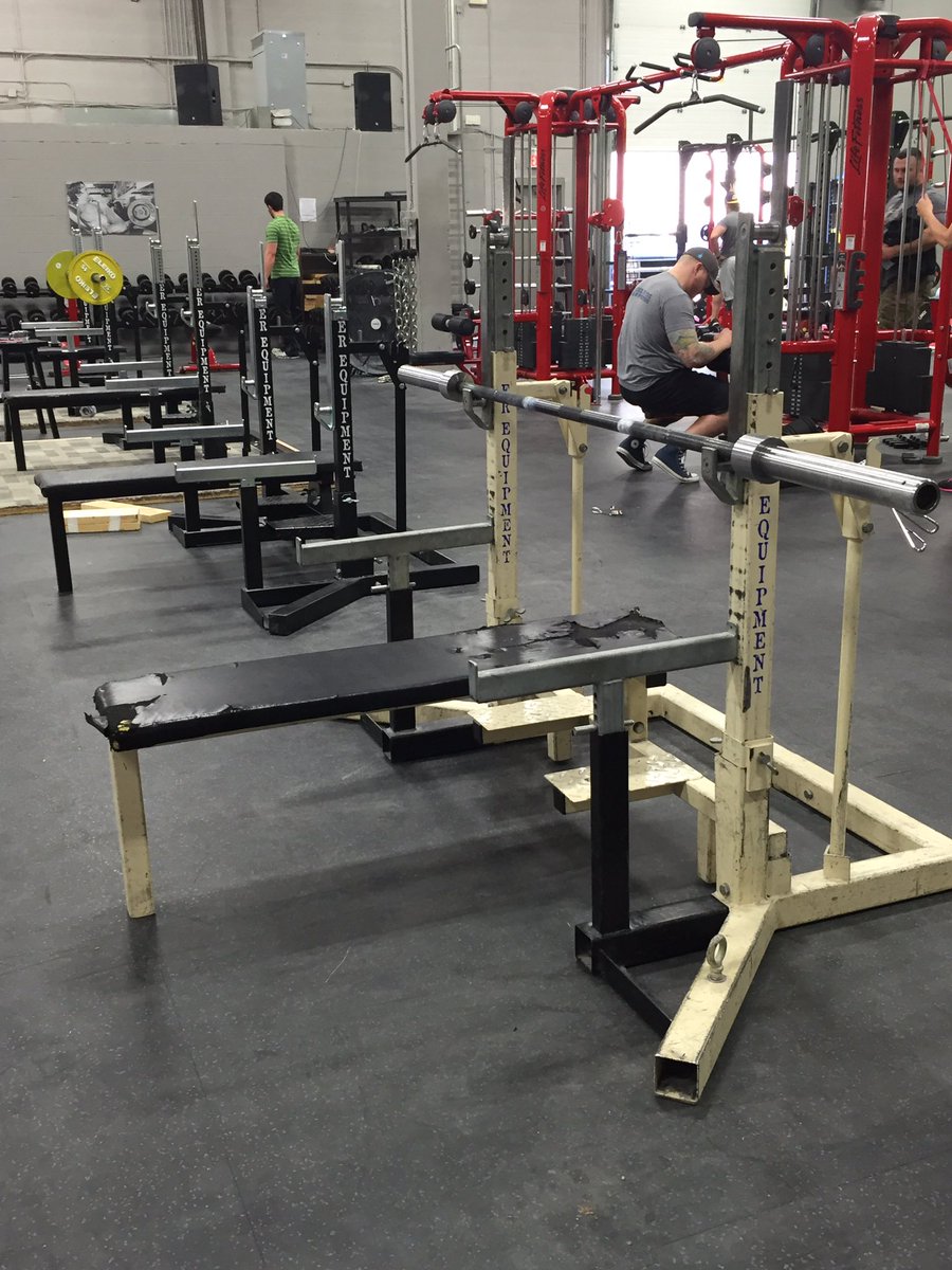 CPA_Mah's tweet photo. Woohoo! My gym @EvolveStrength has added more bars, ER-racks, training plates :) #yeg #powerlifting https://t.co/4S5IPaZ5d7