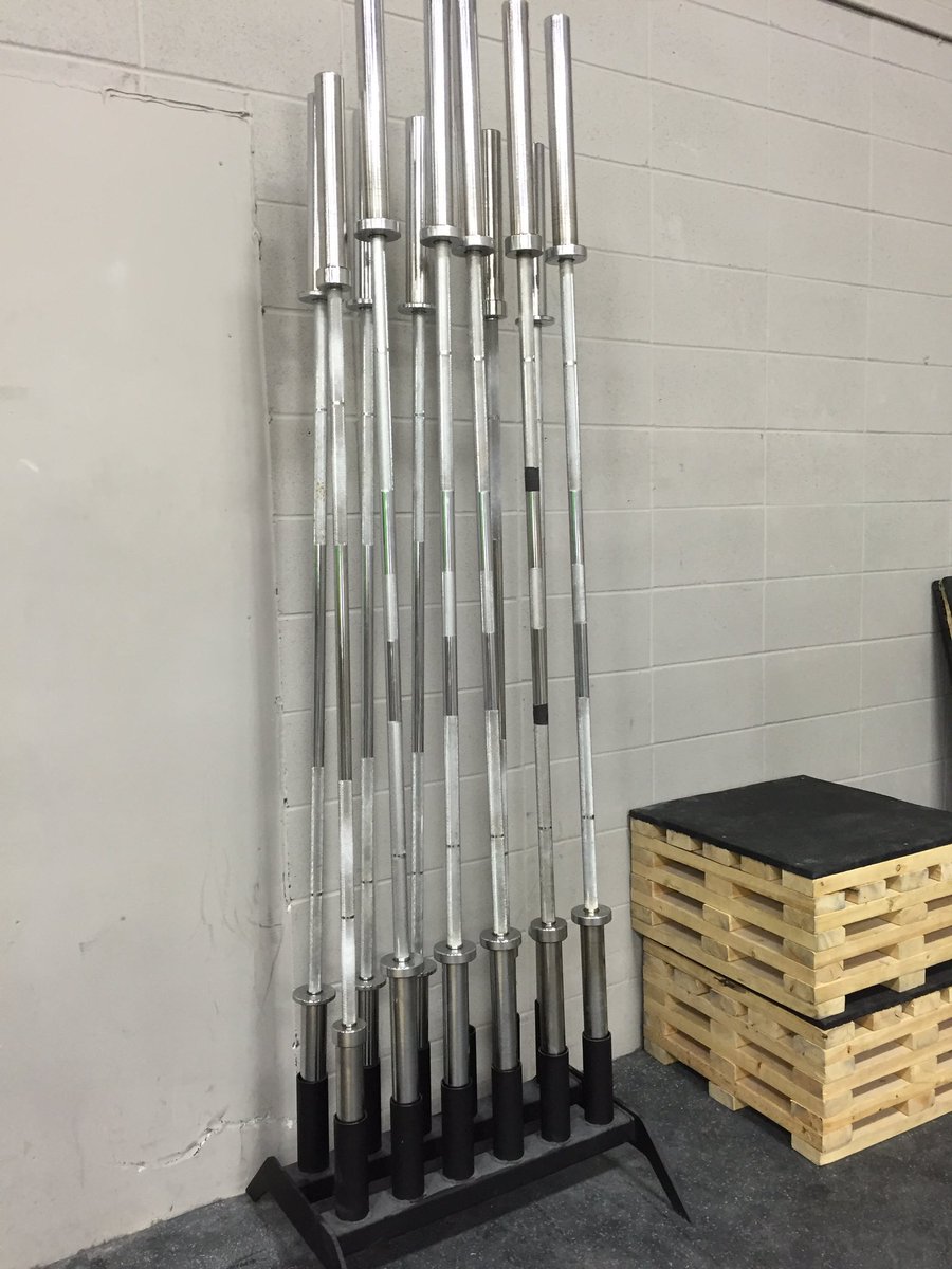 CPA_Mah's tweet photo. Woohoo! My gym @EvolveStrength has added more bars, ER-racks, training plates :) #yeg #powerlifting https://t.co/4S5IPaZ5d7