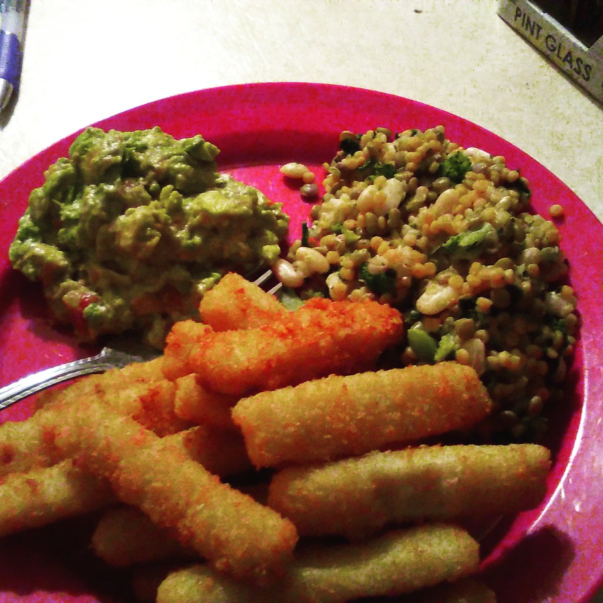 Rayfarley1's tweet photo. @Karbar01 decided to cook tonight. Italian protein blend, guac, and fish sticks #yum #powercouple #fuel #goodtry https://t.co/18gfpuHSkA