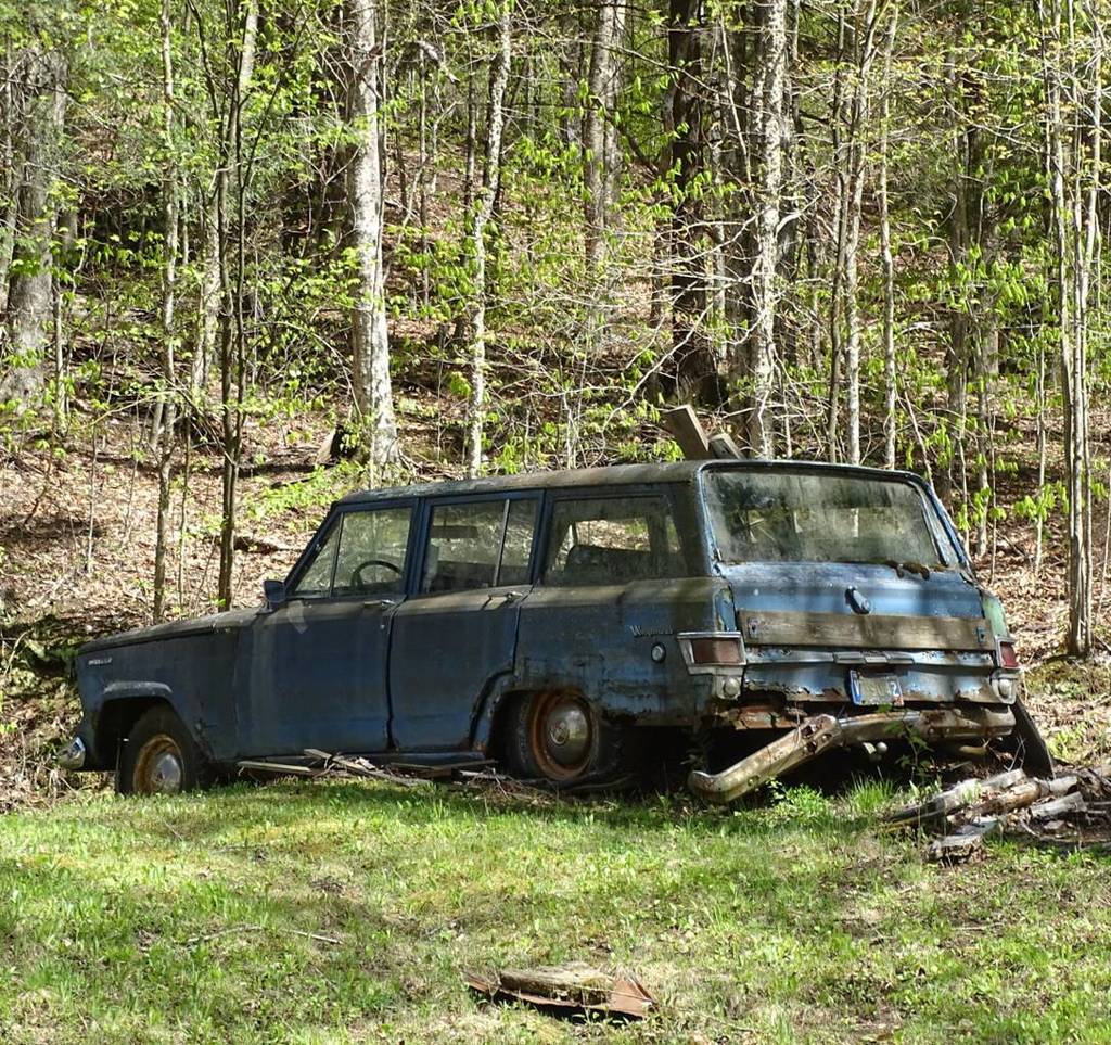 oldcar_photo's tweet photo. #abandoned #vermontbyvermonters #igvermont #oldcar #inthewoods #vermonting #backroads #greenmountainstate #scenesof… https://t.co/VRkVuNenRW