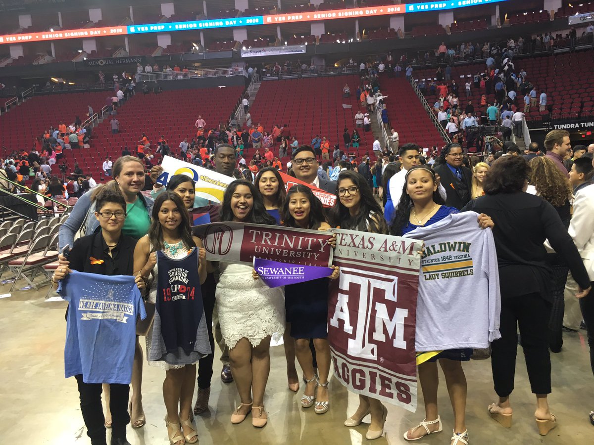 TrishaLCornwell's tweet photo. Inspired by my 5th grade students who declared their college at #ypssd2016 #yesprep #reachhigher https://t.co/hvoO6sEf6T