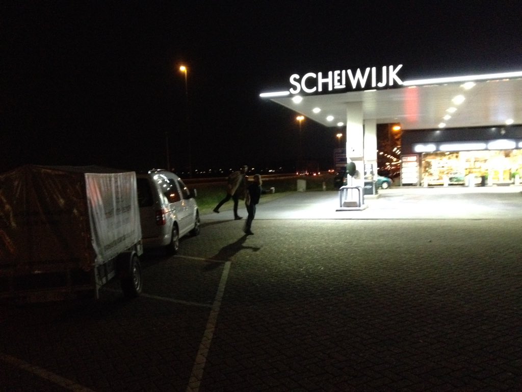 m_and_sons's tweet photo. De pop-up road naar de Vlaamse premiere van #CTINora is 1 groot geboedelbakt feest met #biologischijsenzo #Scheiwijk https://t.co/0nfghEaH7Y
