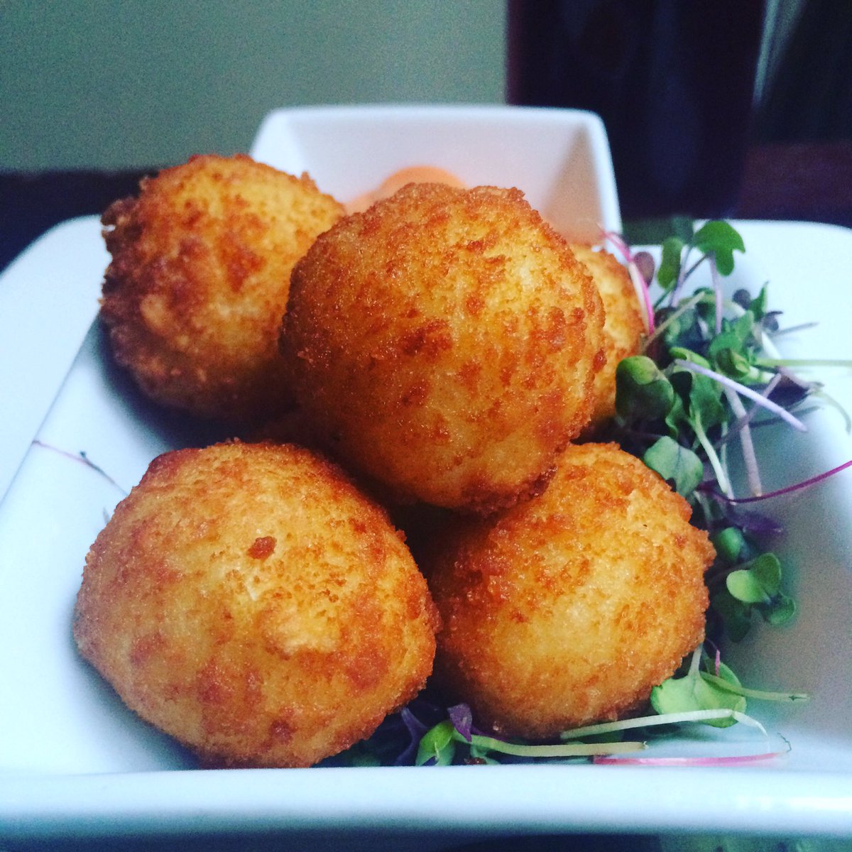 PrannaNYC's tweet photo. Crispy on the outside fluffy on the inside..Perfection! #potatopaneercroquettes #yum #happyhour https://t.co/11DzANGDfF