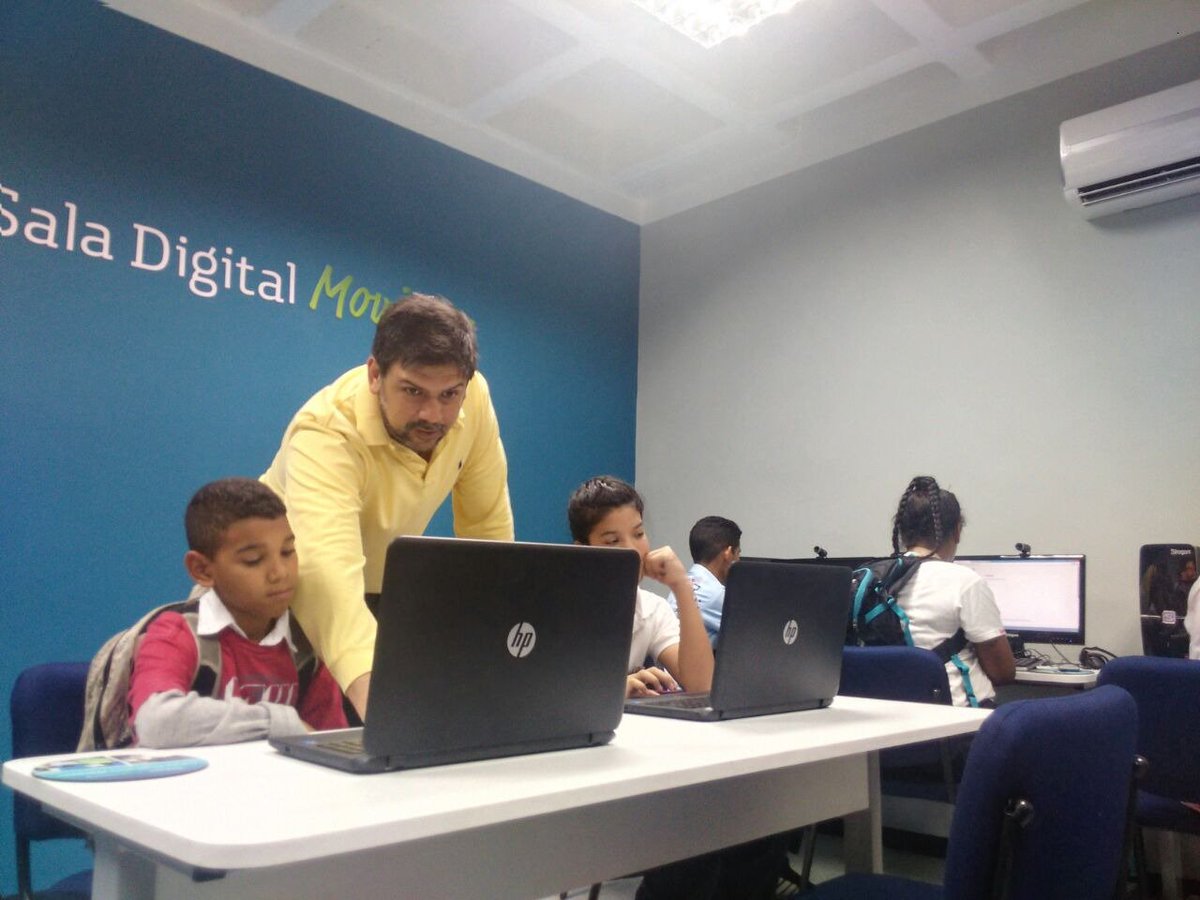 De la mano con la empresa privada, inauguramos la Sala Digital Movistar en la escuela Tito Salas de Mariches.