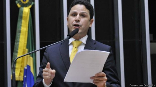 Ministro revoga construção de 11.250 unidades do Minha Casa, Minha Vida uol.com/bwjLLP