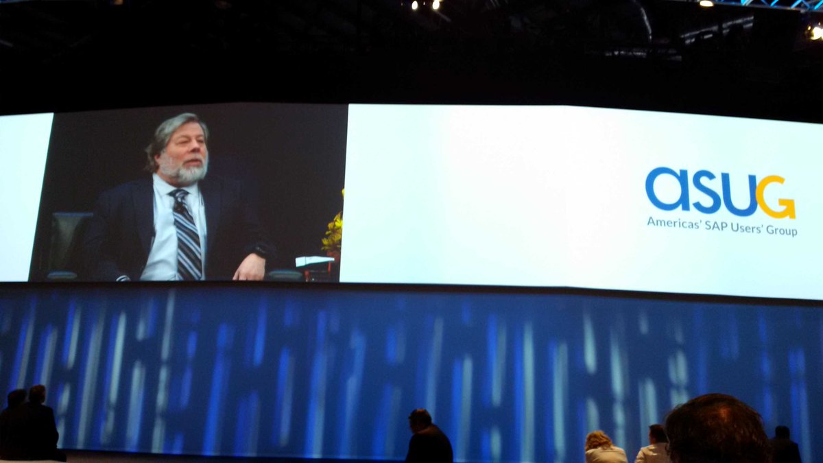danstonge's tweet photo. @stevewozniak #Sapphire answers "What is your favorite app?" question... Siri! Not à surprise. Fiori would have been https://t.co/8uej5KMYAq