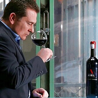 GreekCellar's tweet photo. Ο Άγγελος Ιατριδης @AlphaEstate του @EstateAlpha στο Greekcellar.gr https://t.co/Vy5QGR1v72 #wine #winemaker https://t.co/dhETO5EwIQ