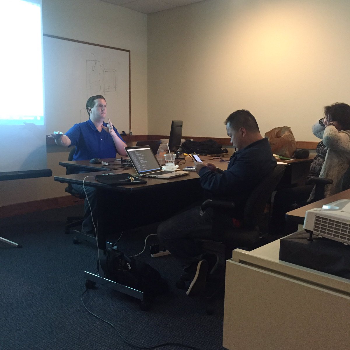 ladyleet's tweet image. Day 2 with @dpsthree #angularbootcamp #ng2 #angular2