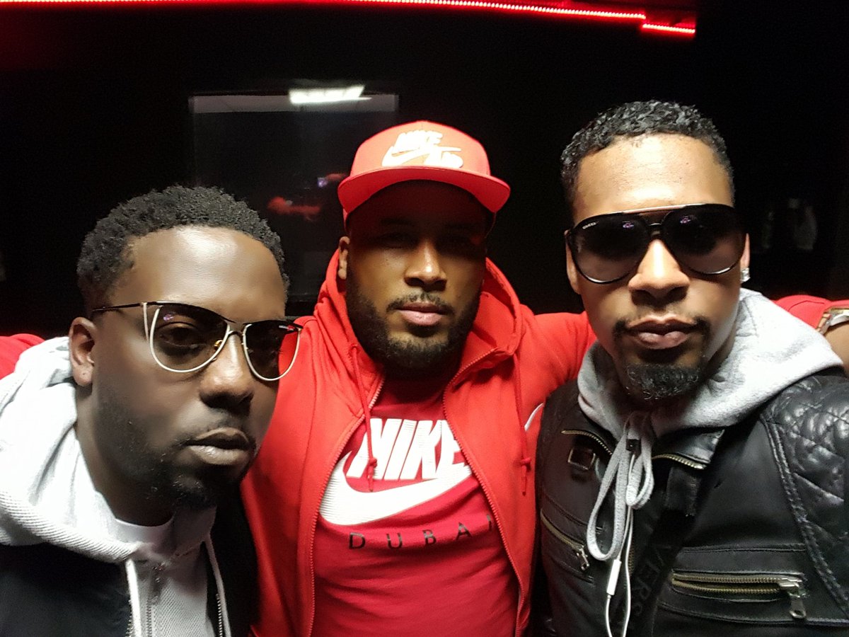 SEVISSOFFICIEL's tweet photo. #ONESTPASTOUTSEUL #STYNAMS #JAYMK #SEVISS #JACKDA #STUDIO #NEXTONEMUSIC #MALAAX https://t.co/dKFt8351GZ