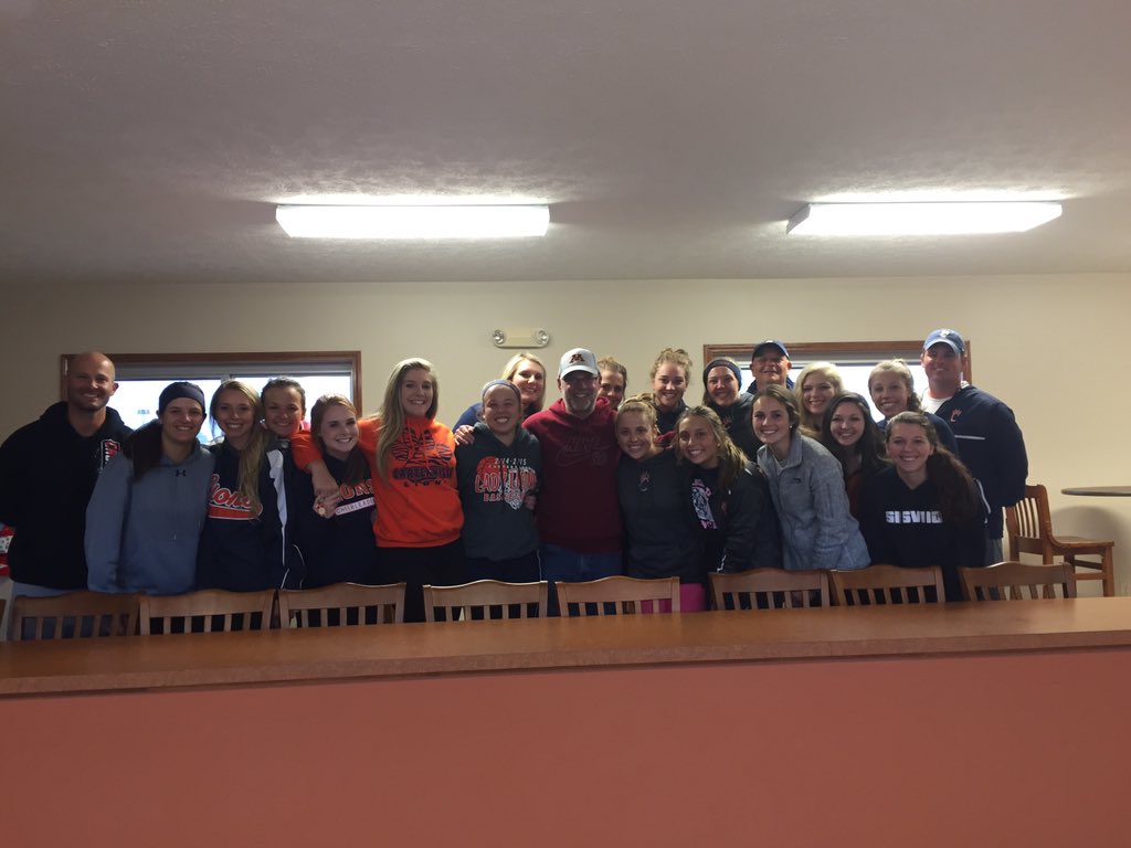 CartervilleAD's tweet photo. Hired at K State today and still made time to speak to the CHS softball team. Thanks Coach Kill! #choices https://t.co/3FGmERXHLy