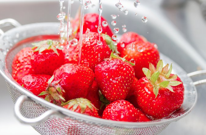 HamiltonBeachCA's tweet photo. Very berry season! Here’s how to clean and store them. #HBTips https://t.co/GYZilQwrmN https://t.co/qXLDfRl2HA
