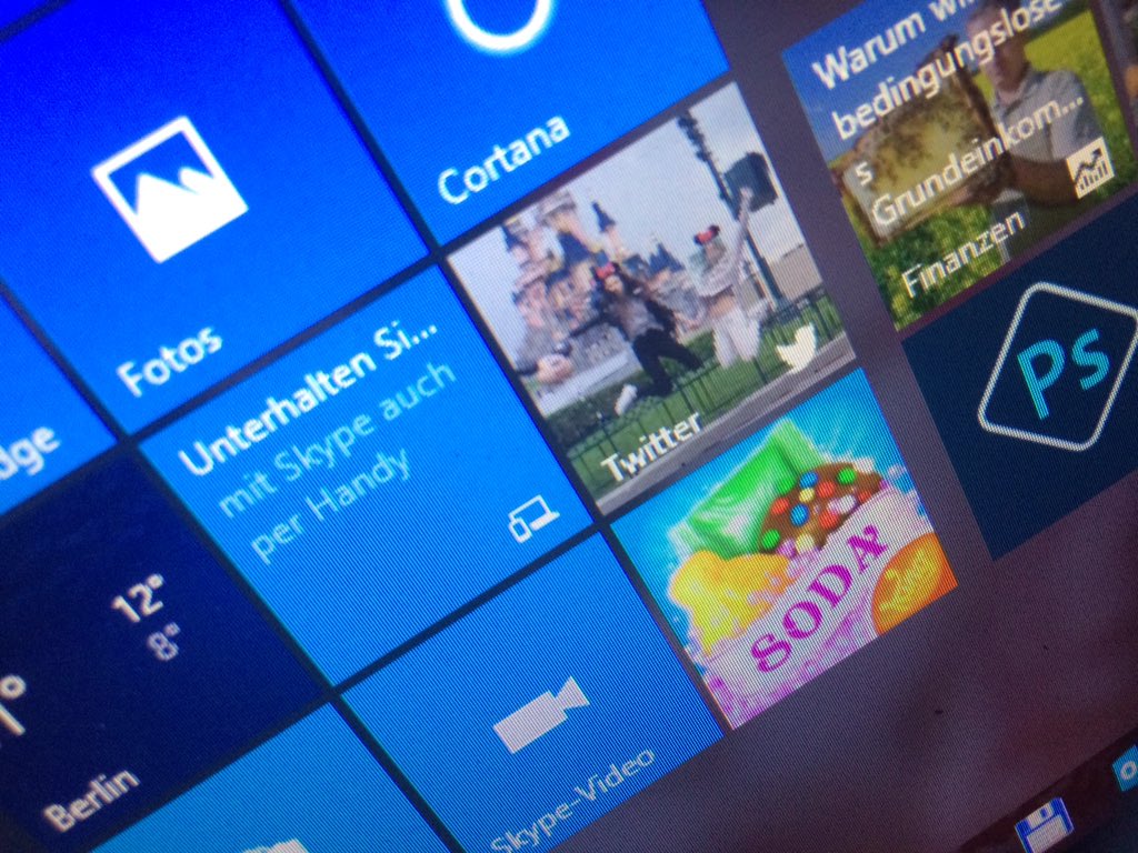 Der Moment wenn <a href="/BibisBeauty/">B i B i ♡</a> &amp; @BibiJencosGirl auf deinem laptop auftauchen ohne auf Twitter angemeldet zu sein 😳😍