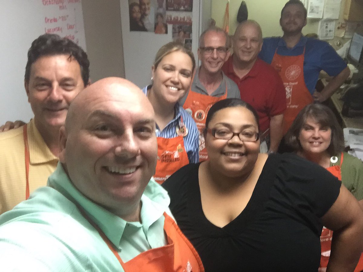 THDTonyBrennan's tweet photo. Store connectivity is the key to success!!! #HDI @THDRyanSilcott @SHAMWOW99 @AlexAmoTHD @joshrodgersHD @thdron12 https://t.co/PPcFa9puPv