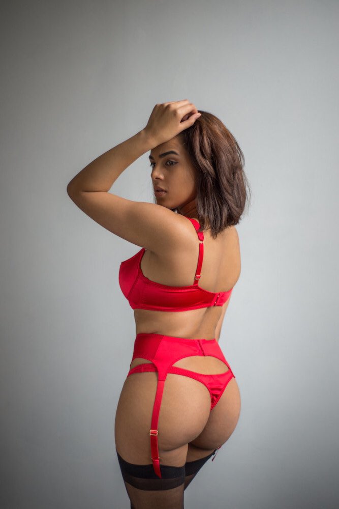anya_lust's tweet photo. The Natalia ensemble is exclusively for heartbreakers: https://t.co/x41SZxz8pB #luxury #lingerie #femmefatale https://t.co/2TH6ehE0m4