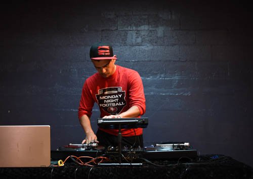 DjEditz's tweet image. Incorporating live remixing and choreography together as 1. #djeditz #djlife #dancelife #teachthekids #dance #music