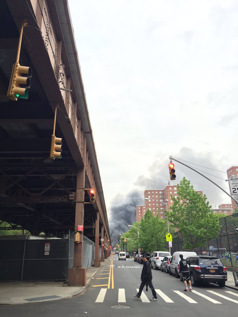 tjDocena's tweet photo. #eastharlem fire under metro north tracks! Crossing my fingers urban garden center and la marqeta are okay! @cnnbrk https://t.co/rijT5Ib6h9