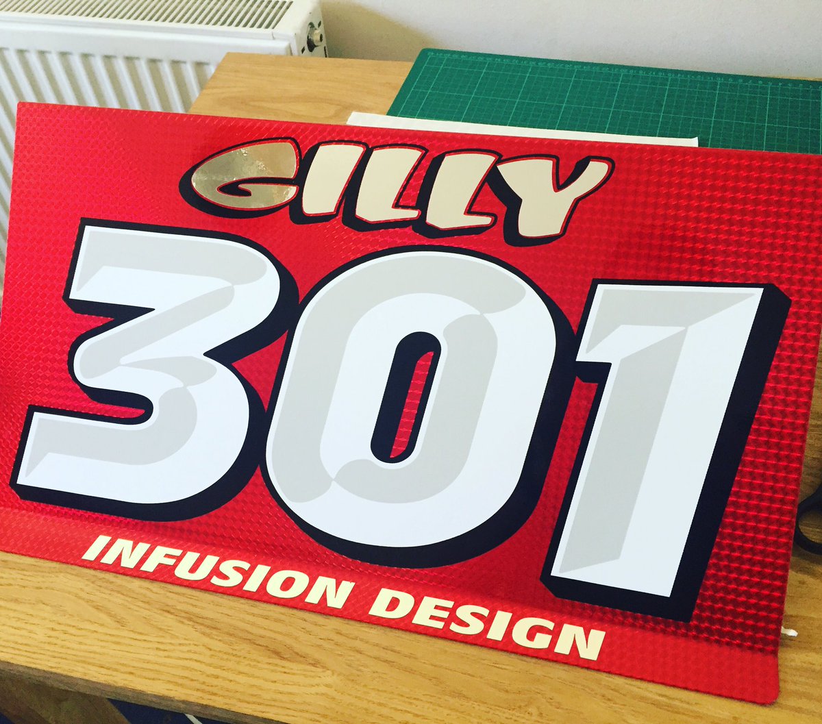 InfusionDesign1's tweet image. First roof fin done for a customer #bangerracing #roof #fin #mosaic #red #vinyl