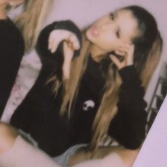 RTorFAVE10's tweet photo. RT Selena Gomez
LIKE Ariana Grande https://t.co/MdvikFKMJ6