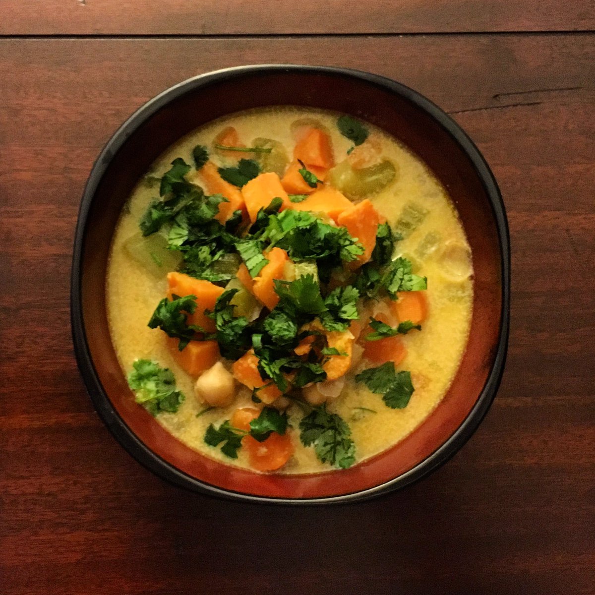 eatloveis's tweet image. Day two of our 5-day dinner challenge: Tahini Soup. @taralinitzRD had plating on point 👏🏼 #eatlovechallenge