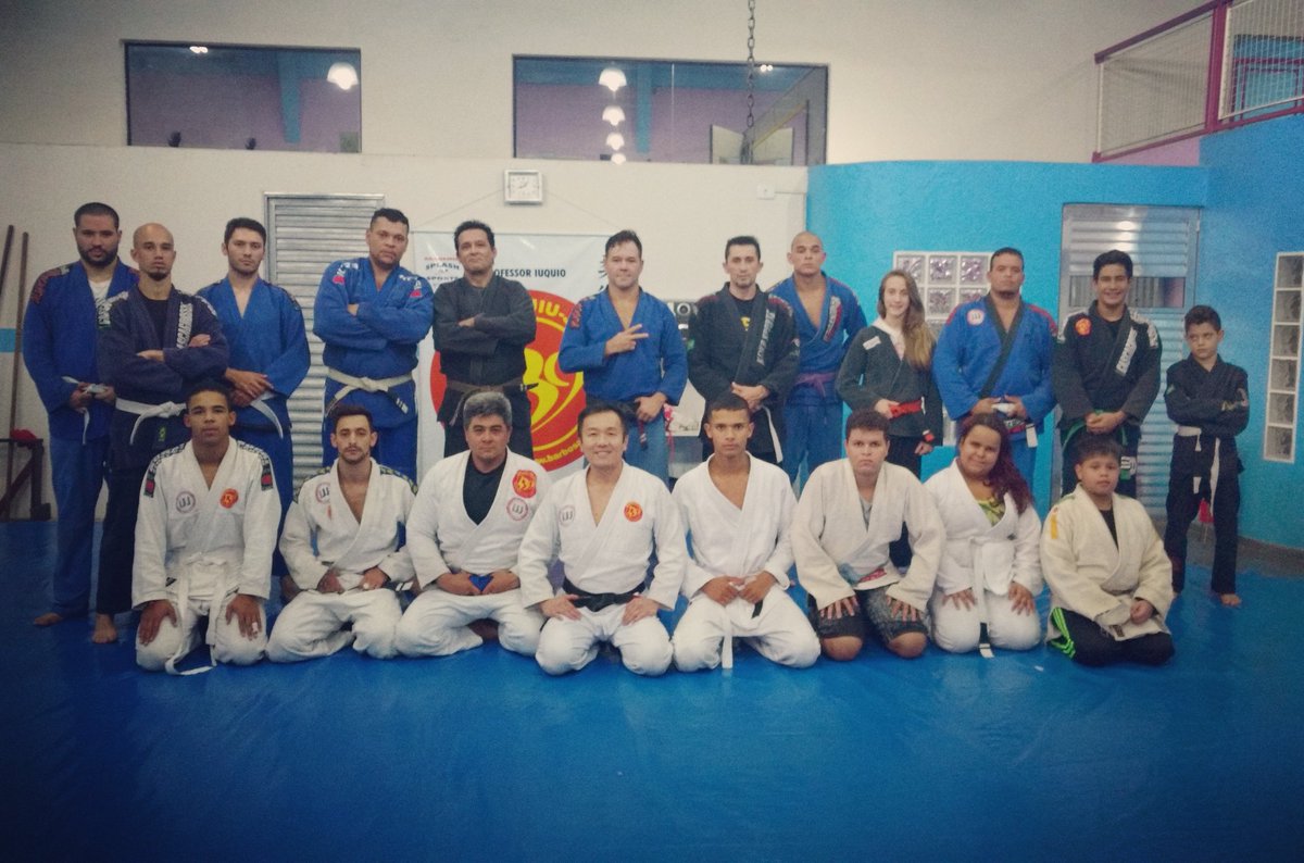 iuquio's tweet photo. Juntos somos mais fortes #b9 #barbosajj #equipeiuquiojj #b9jj #jiujitsu #overcrow #maua #ribeiraopires https://t.co/9kKhRJe0Mi