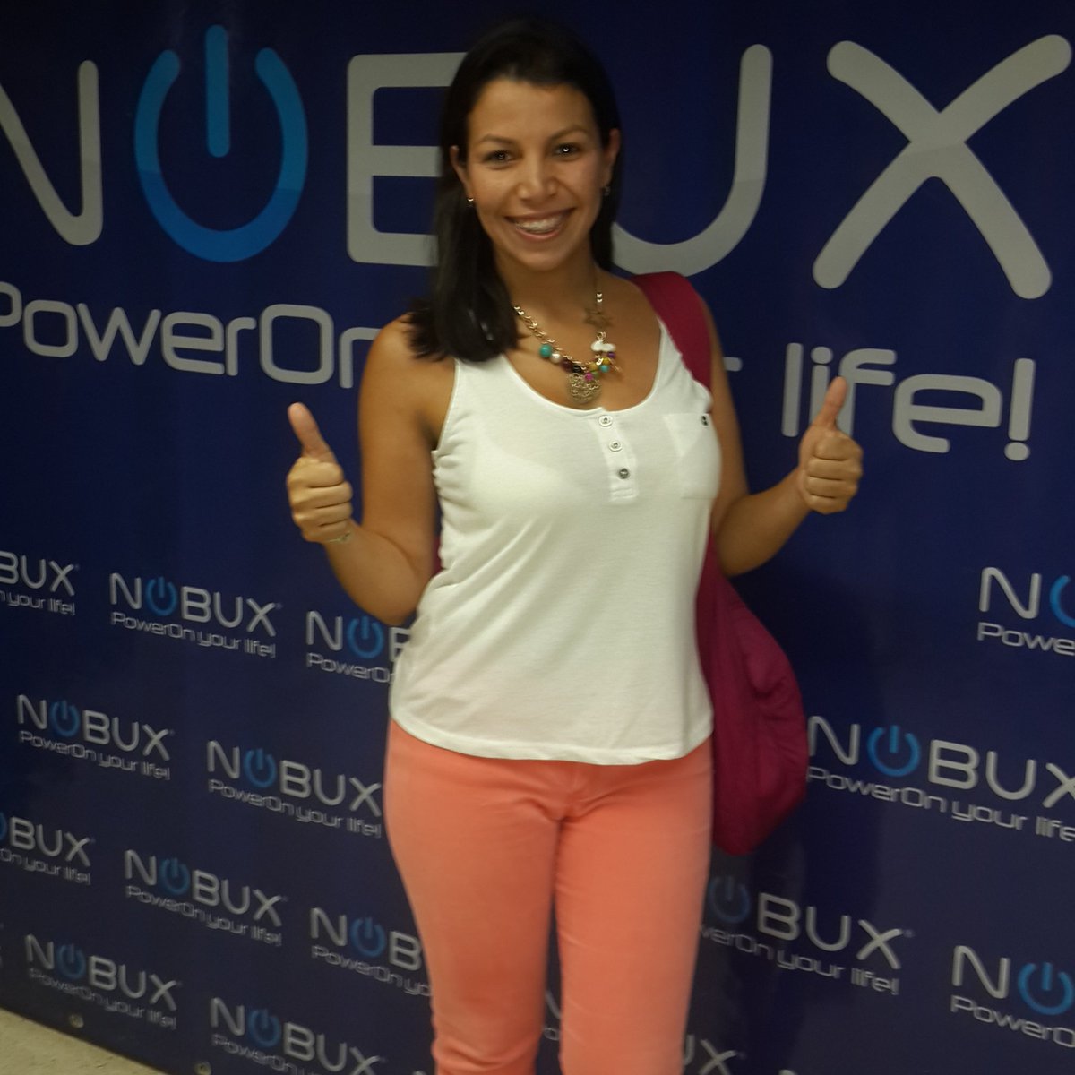 tandrita's tweet photo. Ligando para ser la ganadora #nobux https://t.co/M40yFgaK8Y