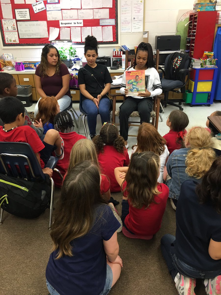 Kimnix88's tweet photo. Enjoyed Bay High students reading to my class today! Thanks for arranging @ibeforlsu @MCherryStreet  @g8rgrad97 https://t.co/DOrLI4SObB