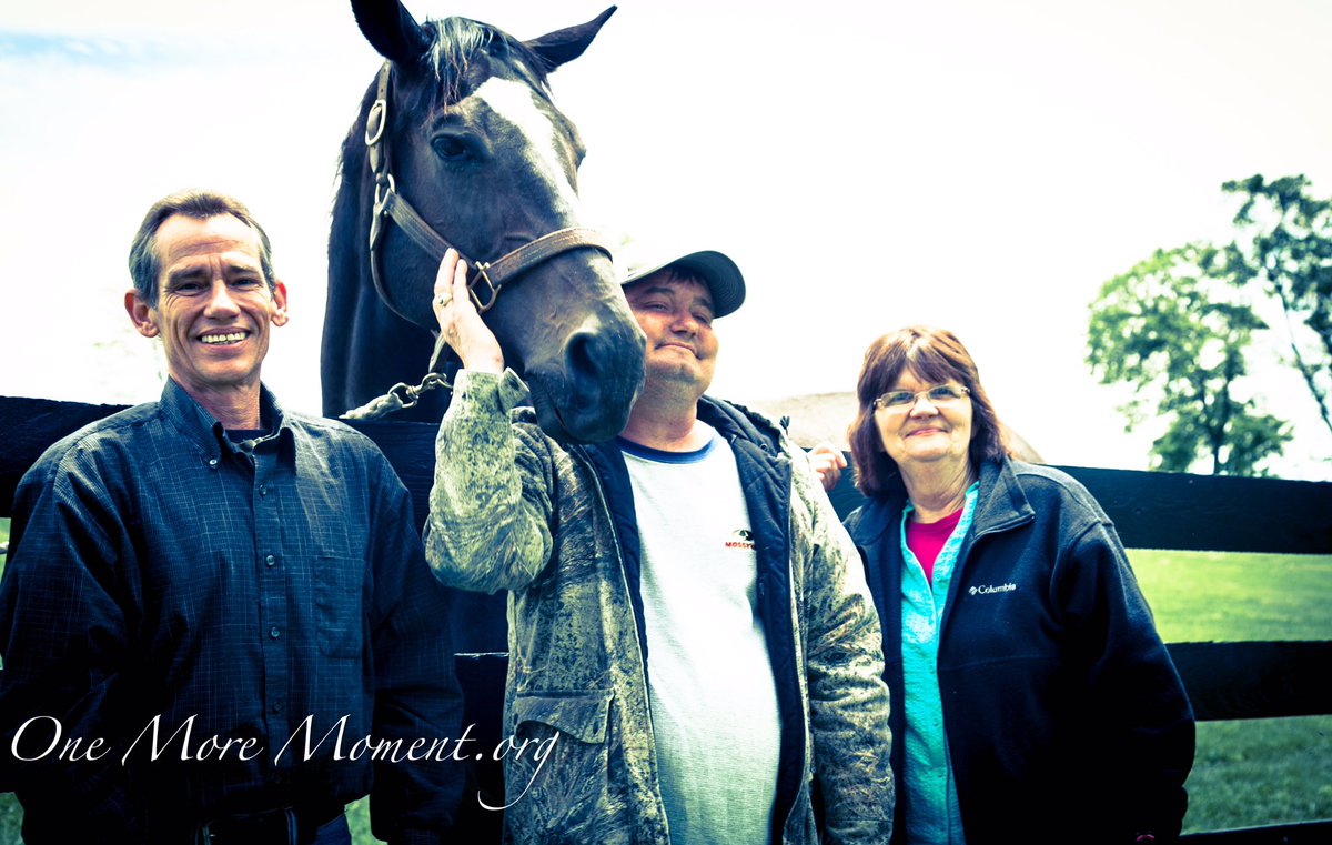 OneMoreMoment1's tweet photo. There was instant connection between @TeamZenyatta &amp; #cancer fighter Bruce. Thanks for sharing your #onemoremoment https://t.co/XMwhUz9x20