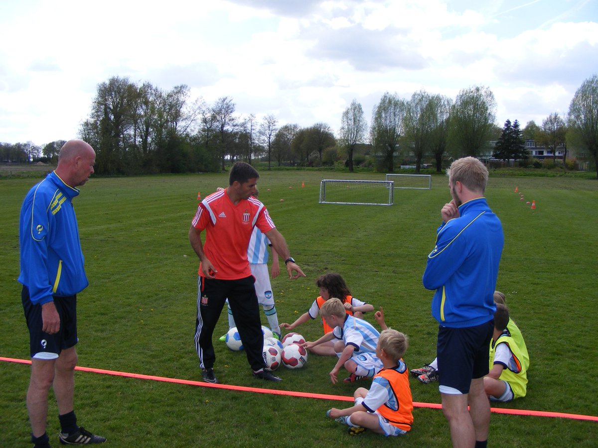 GraveGerry's tweet photo. #WeekinWeekuit besteedde tevens aandacht aan de Argentijnse voetbaldriedaagse bij @SVBorger0599 #Elfvoetbalkampen https://t.co/1qGVwAs0Px