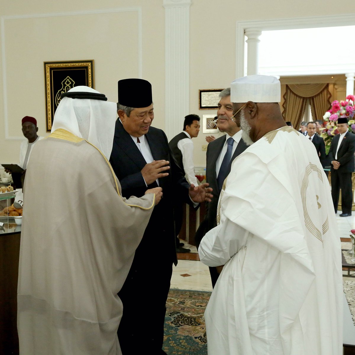 haniandriaa's tweet photo. Proud-> @SBYudhoyono: SBY saat mengikuti rangkaian pertemuan konsultasi OKI, di Jeddah, Arab Saudi, Selasa (17/5). https://t.co/JbenPmnI2O"