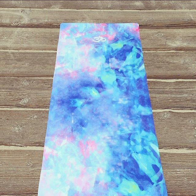 Yogaplanetuk's tweet photo. Monet Mat by #vogazeal 💜💙💜💙
#yoga #yogamat #yogamats #matdesign #yogi #design #art #fitness #zen #colourful #eco https://t.co/oKK8OlIgTP