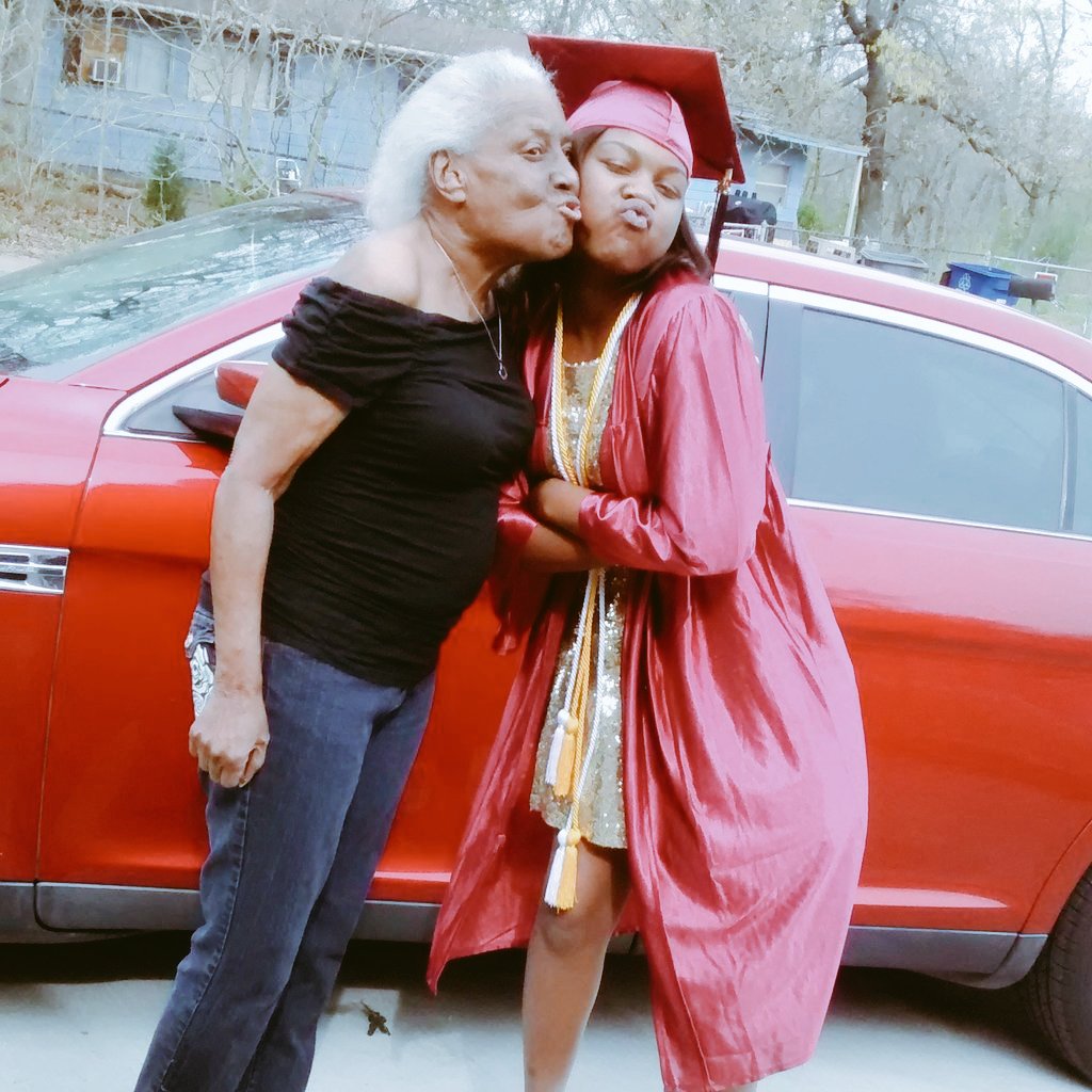 __DeeJacksonnn's tweet photo. I accomplished everything I said I was . 💎💸💯 
#graduate2016  #prom2k16 💲😎 https://t.co/oJUytx6Xba