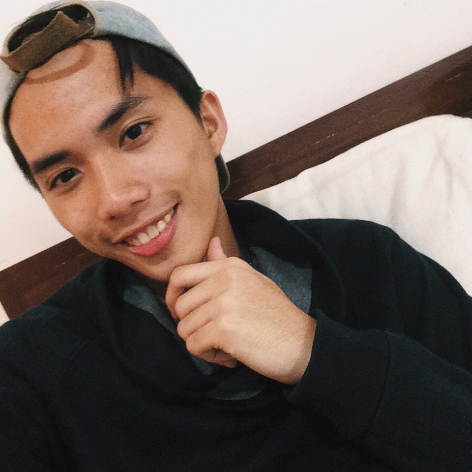 Mangahas29's tweet photo. cold ft. sweater ni randrew https://t.co/vYegCMvQV9