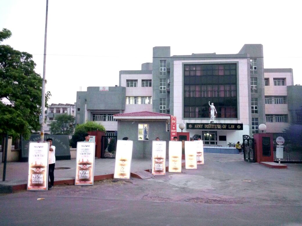 iandichandigarh's tweet photo. Our Team outside Army institute of law.#sector68 #clubhollywoodblvd #ledbanners #marketing #promotion https://t.co/b5rmcJqV6x