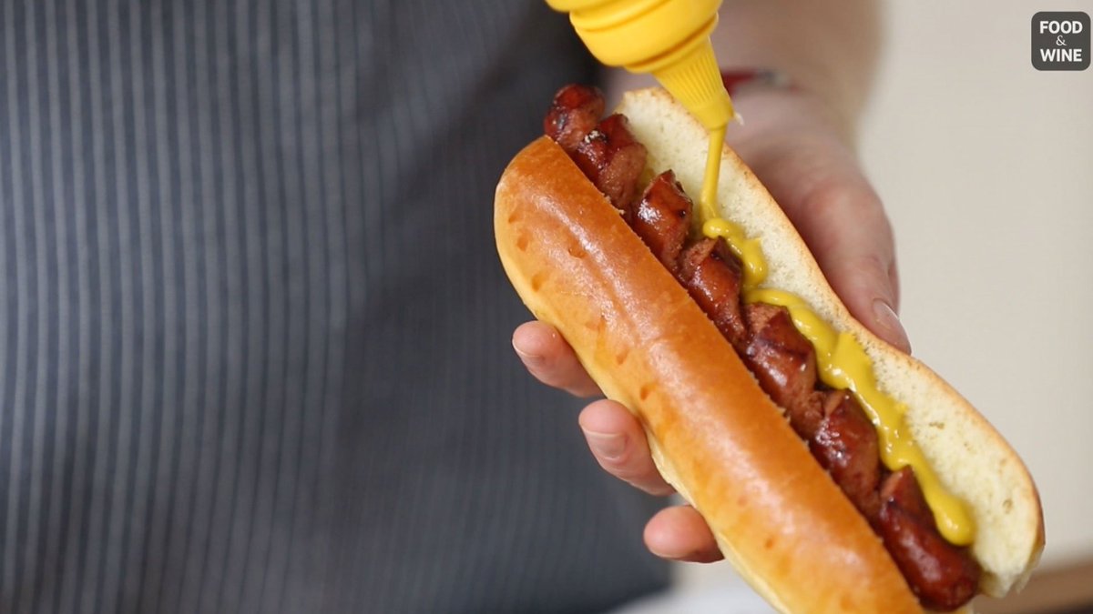 foodandwine's tweet image. Spiralize your hot dogs to get crispier edges. fandw.me/1XxGYzi