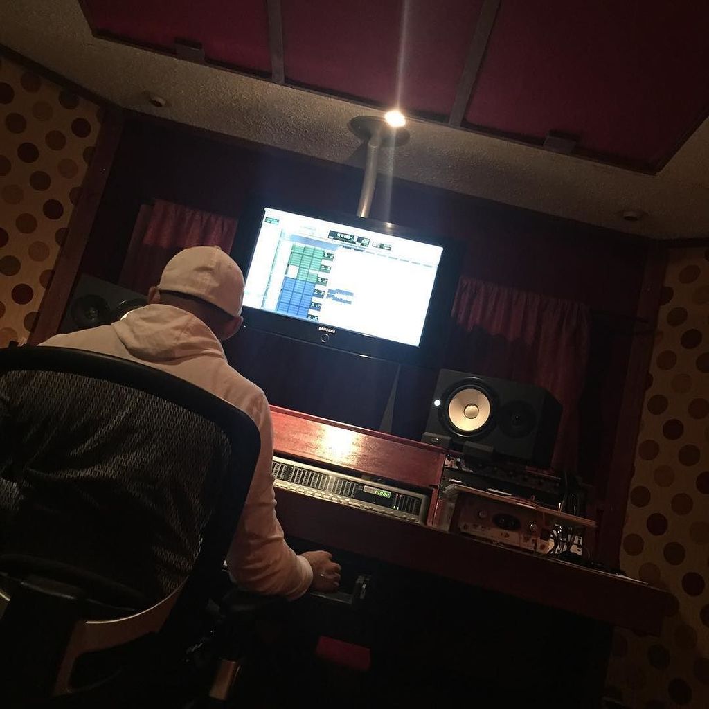 producerpassion's tweet photo. Neva not workin..... #AyooiNk #DJiNk #Producer #MusicProducer #Engineer #MixEngineer #BeatMaker #iMakeBeat #NeedBe… https://t.co/C74g86ha5Y
