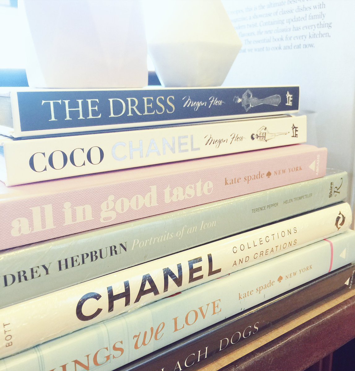 Shopping for accessories will always make our day!! #coffeetablebooks #fashion #accessorize