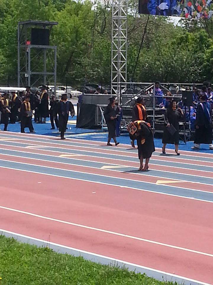 BmoreBeloved's tweet photo. One of the best days of my life! I wept for joy & had a praise break when I graduated! #Morgangrad2k14 https://t.co/OqWzA4TxhZ