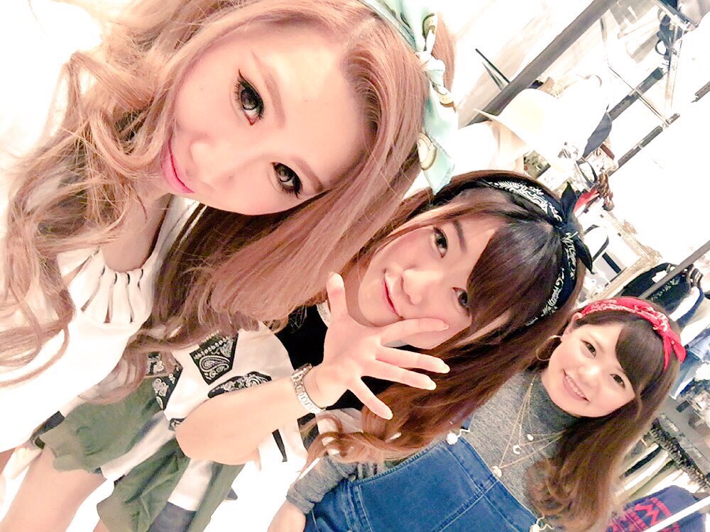 Spraypremium 名取イオン店 スカーフやバンダナを使った ヘアアレンジをしてみました 今年の流行りでもあり 可愛いので是非皆さんも 名取 イオンモール スカーフ バンダナ ヘアアレンジ トレンド T Co Tnzneuzchd Twitter