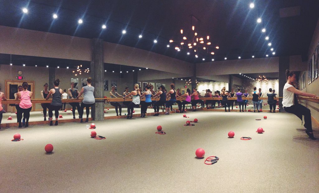 PureBarrePDX's tweet photo. Tuesday nights with @acoucke 🔥🔥🔥 #PBPDX #purebarre #portland #barre #fitnesss https://t.co/Sr35TBhYSC