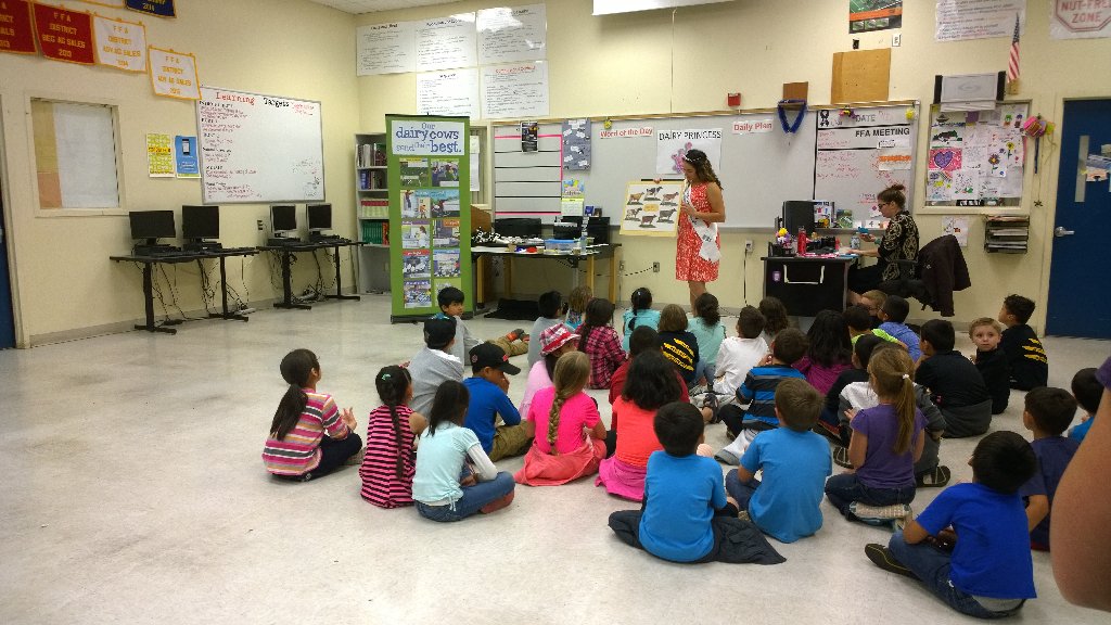 AgenoFirstGrade's tweet photo. Agriculture Day was so much fun! They loved seeing the Dairy Princess😊 https://t.co/LDj0qPcpUd