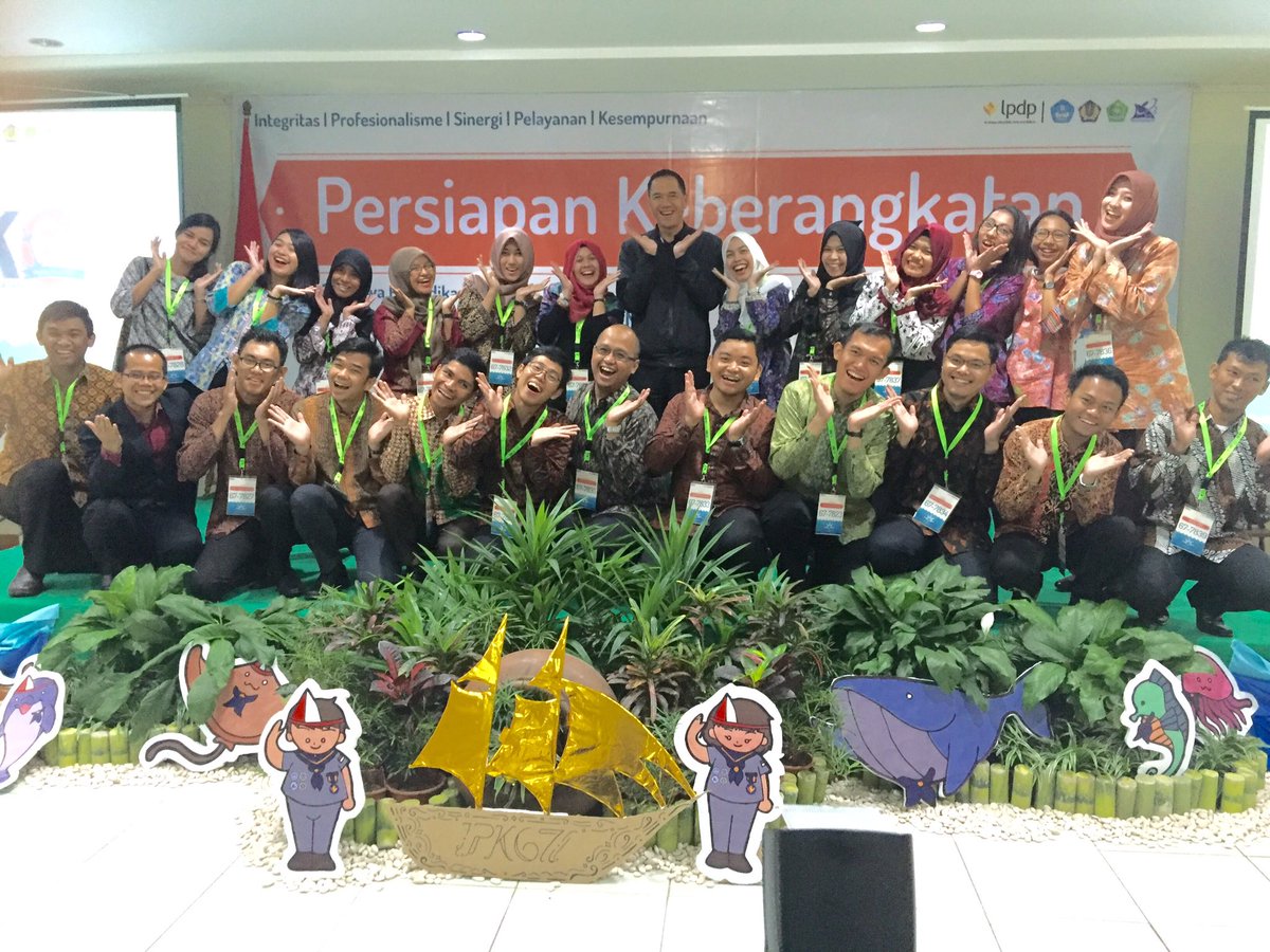 What a wonderful feeling talking to these <a href="/LPDP_RI/">#DiriUntukNegeri</a>  candidates who will shape the country's future.