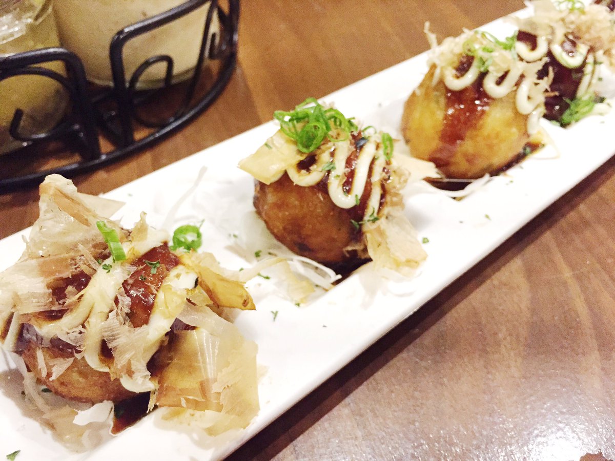 TOFoodPhotog's tweet photo. #Oyster &amp; #Japanese night at @nomeizakaya! #TorontoFoodie #Sashimi #Takoyaki https://t.co/Lg20hWgHCa