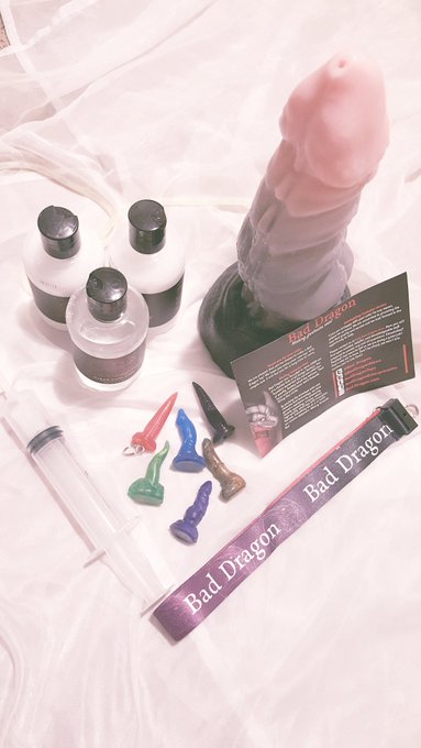 A HUGE thank you to @bad_dragon for this care package!   I never came so hard in my life! https://t.<a class="tags" href="/tag/bad_dragon">@bad_dragon</a><a href="/tag/camgirl"class="tags"><span>#camgirl</span></a><a href="/tag/manyvids"class="tags"><span>#manyvids</span></a>